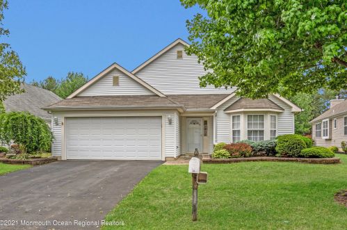 44 Foxwood Rd, Lakewood, NJ 08701-5728