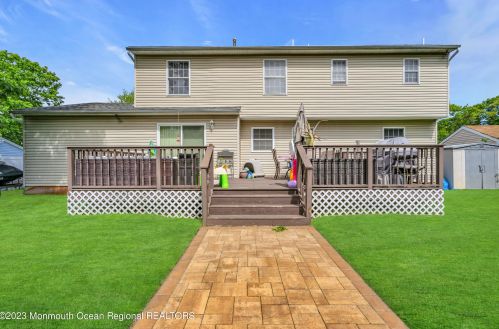 51 Camden Dr, Bricktown NJ 08723-7552 exterior