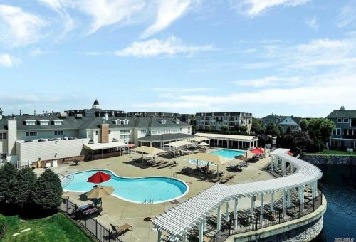 725 Roosevelt Way, Westbury, NY 11590-6685