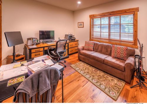 11082 Meek Ct, Truckee CA  96161-2979 exterior