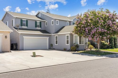 2436 Hearthsong Dr, Riverbank, CA 95367-9540