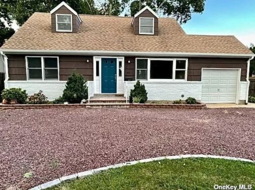 404 Pulaski Rd, Elwood, NY 11731-2136