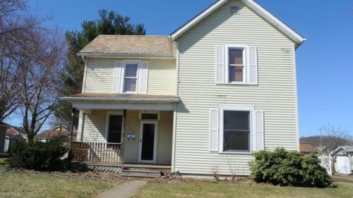 926 Main St, Uhrichsville, OH 44683-1562