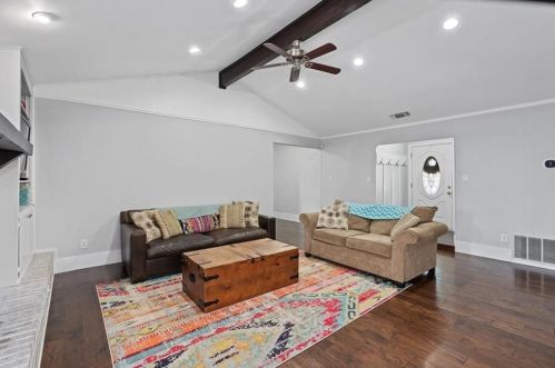 9626 Braeburn Gln, Austin TX 78729-2710 exterior