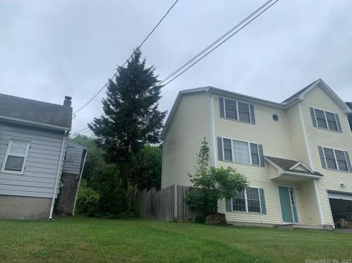 23 Lonsdale St, Waterbury, CT 06704-2231