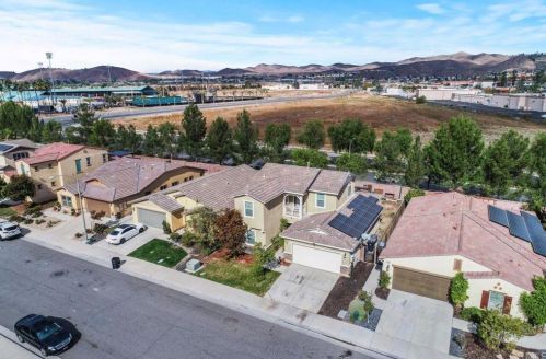 29424 Tournament, Lake Elsinore CA  92530-4735 exterior