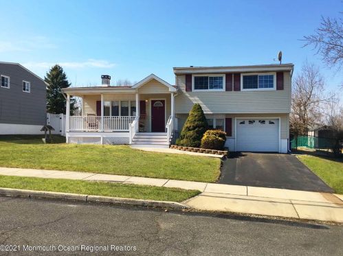 17 Holly St, Old Bridge, NJ 08857-2213