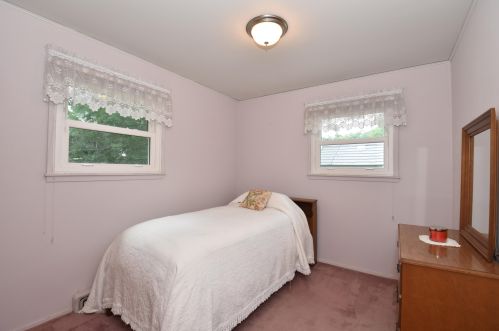 1647 Rushmore Dr, Waukesha WI  53188-2213 exterior