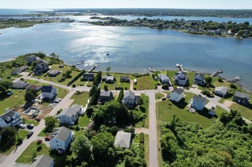 120 Sunset Blvd, South Kingstown, RI 02882-5451
