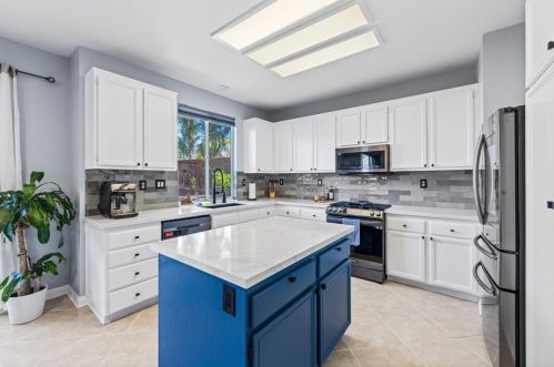 30060 Manzanita Ct, Temecula CA  92591-5546 exterior