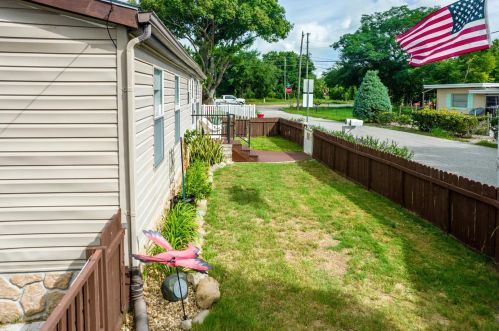 1525 Pleasant St, Tavares FL  32778-4001 exterior