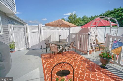 475 Woodcrest Dr, Navy Sup Dpt PA 17050-6854 exterior