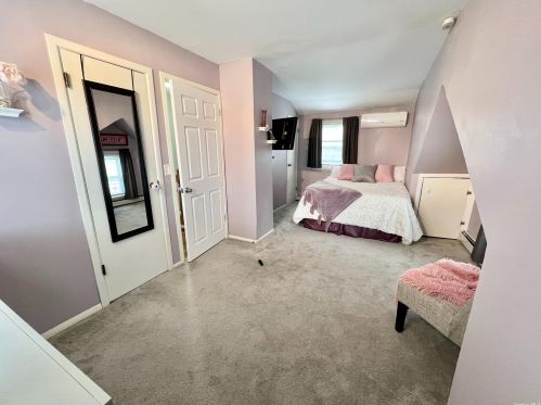 30 Roslyn St, Islip Terrace NY 11752-2726 exterior