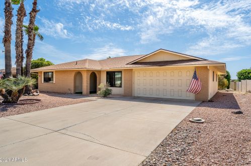 20422 Skylark Dr, Sun City, AZ 85375-3338