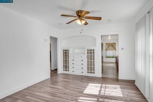 8100 Hillside St, Oakland CA 94603-1921 exterior