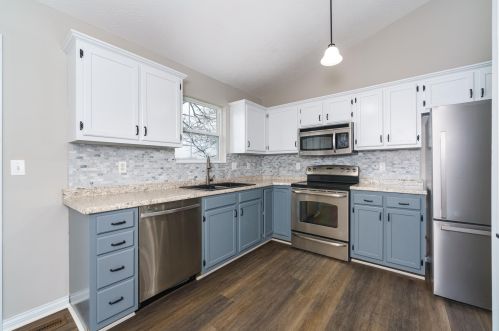 1033 Fallbrook Dr, Covington, KY 41018-2184