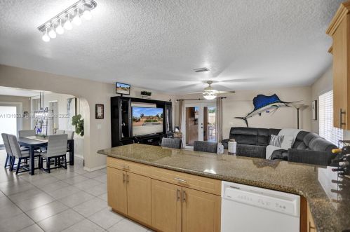 7215 15th Ave, Hialeah FL  33014-3805 exterior