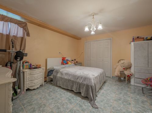 9 Old Broadway, New Hyde Park NY  11040-5012 exterior