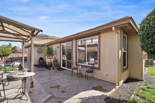 767 Red Barn Pl, Lathrop CA  95330-8975 exterior