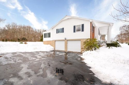 6 Colonial Dr, Waterford, CT 06385-3308