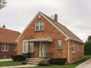 1009 Eden Pl, Milwaukee, WI 53221-1734
