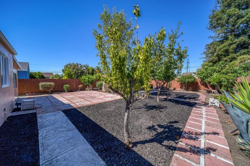 1457 Via Manzanas, San Lorenzo CA  94580-2239 exterior