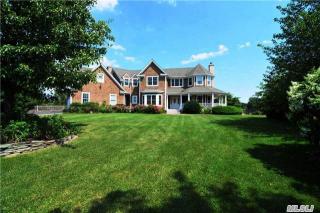 3335 Laurel Trl, Laurel, NY 11948-1346