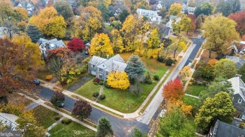 422 Chapel Rd, Melrose Park, PA 19027-2505