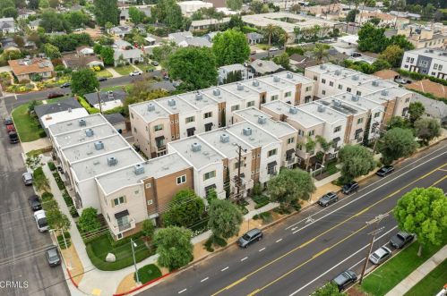 5664 Hazeltine Ave, Van Nuys CA  91423-2832 exterior