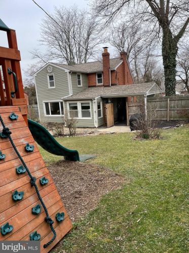 3212 Hilltop Rd, Newtown Square PA  19073-4207 exterior