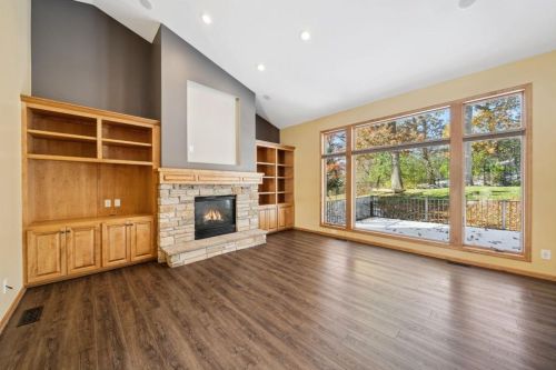 1015 10th St, Hudson, WI 54016-2387