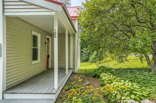 105 Fairview Ave, Henniker, NH 03242-4321