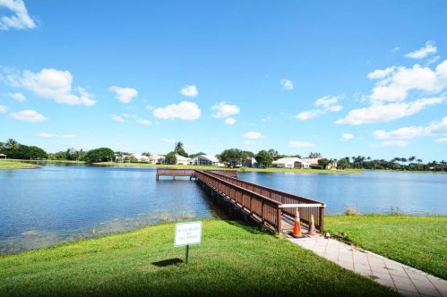 11652 Castellon Ct, Boynton Beach FL  33437-4085 exterior