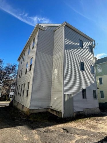 260 Grove St, New Britain, CT 06053-3722