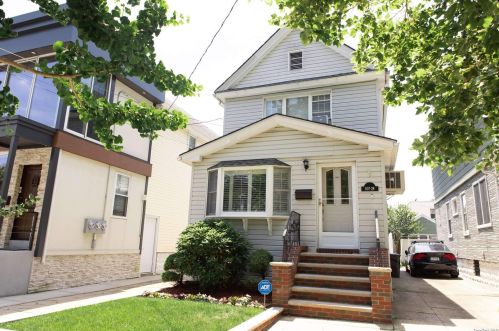 107-28 89th St, Jamaica, NY 11417-1323