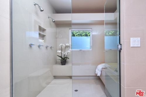 5037 Gaviota Ave, Van Nuys CA  91436-1427 exterior