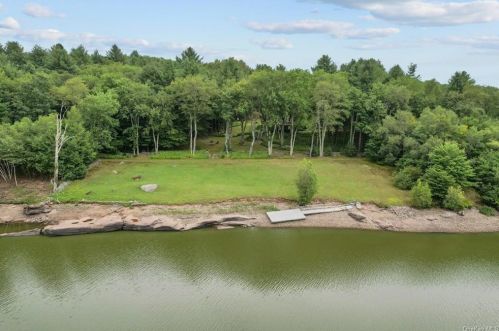 853 Starlight Rd, Monticello, NY 12701-4016