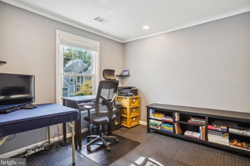 1502 Deer Point Way, Herndon VA  20194-1584 exterior