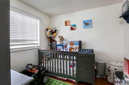 61 Hollywood Ave, North Lindenhurst NY  11757-6704 exterior