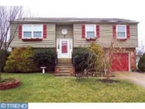 4 Ritchie Dr, Bear, DE 19701-1119