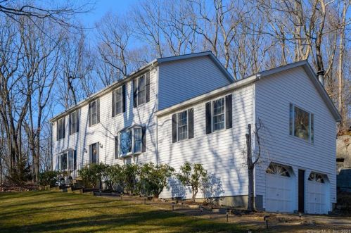 9-R Walker Hill Rd, Sandy Hook, CT 06482-1628