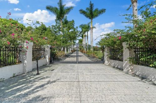 6129 Tropical Trl, Merritt Island, FL 32953-7214