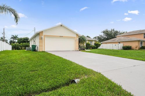 1049 Cairo Ave, Fort Pierce, FL 34953-3214