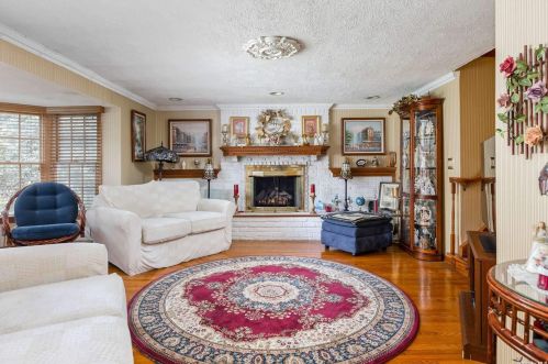 2489 Kayron Ln, North Bellmore, NY 11710-2115