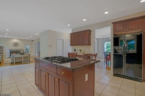 8 Forest View Dr, Martinsville NJ  08836-2039 exterior