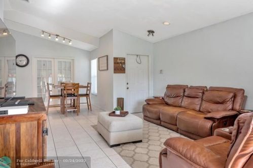 3017 179 Ave, Hollywood FL  33029-3054 exterior