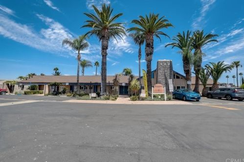 2300 Lewis St, Anaheim CA  92802-5007 exterior