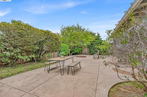 358 Monterey Rd, Pacifica CA  94044-1463 exterior