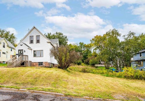2915 Wicklow St, Duluth, MN 55806-1413
