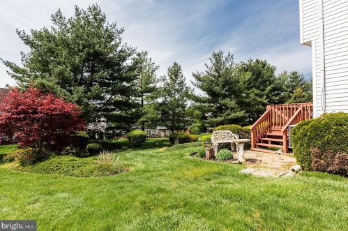 18 Townsend Ct, Lancaster PA  17603-6797 exterior